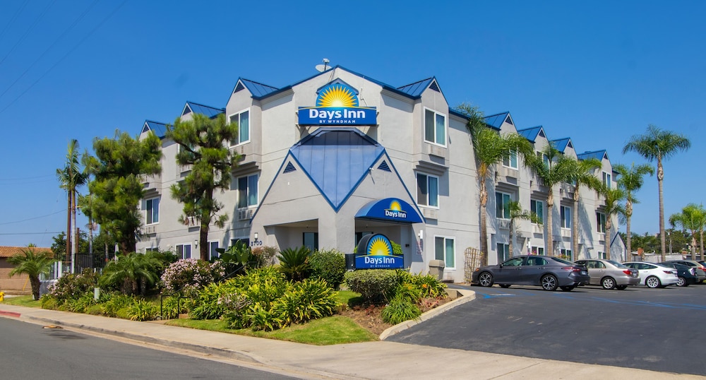 Days Inn by Wyndham Carlsbad 3/45