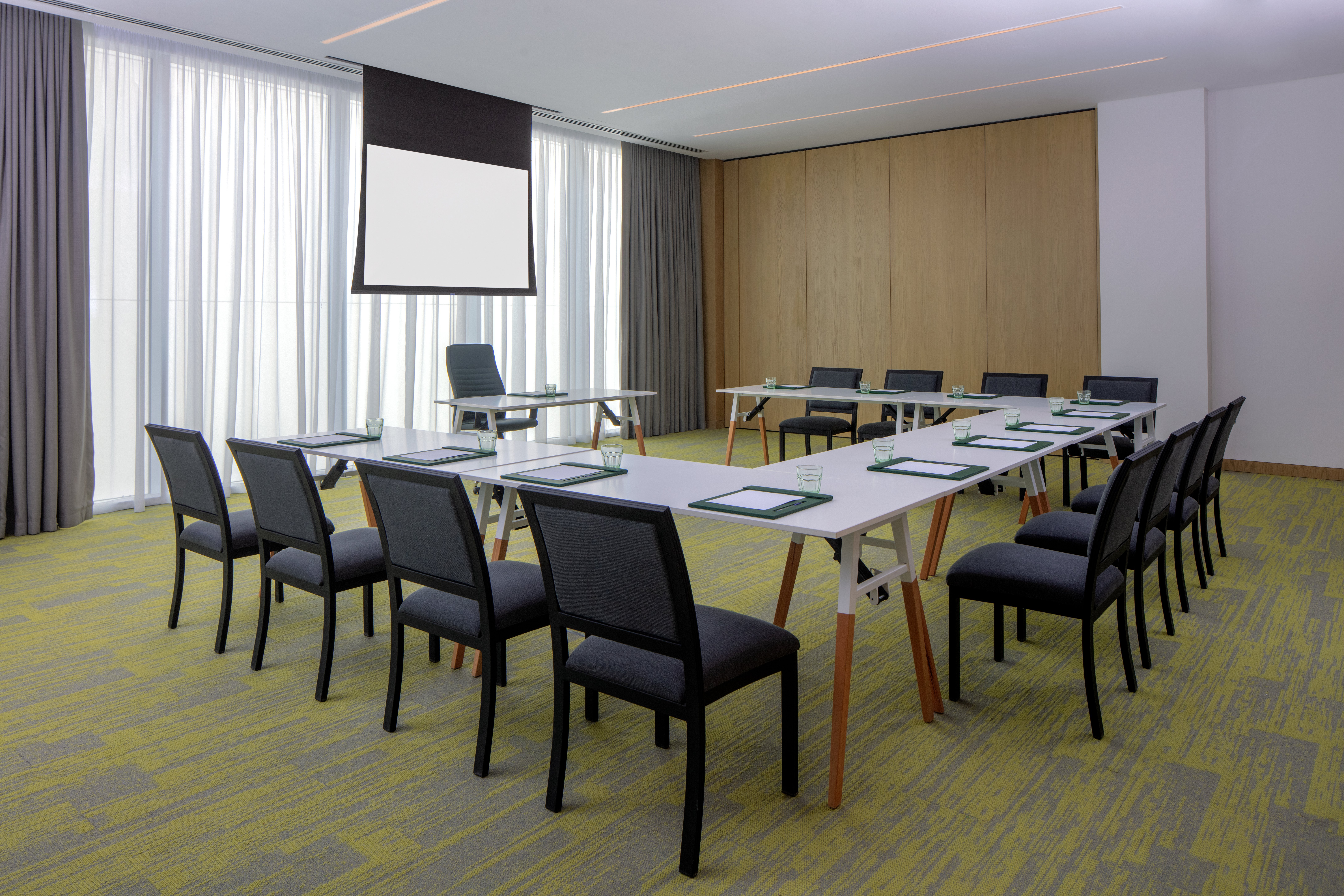 Staybridge Suites Dubai Business Bay 46/53