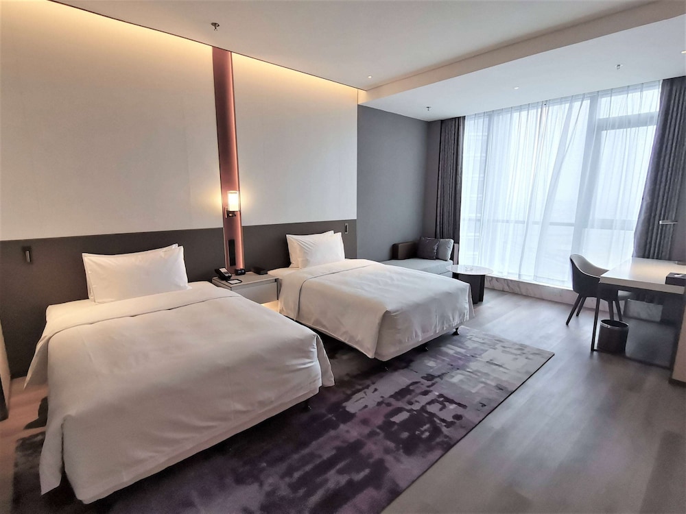 SUPERIOR, SINGLE BED, SMOKING