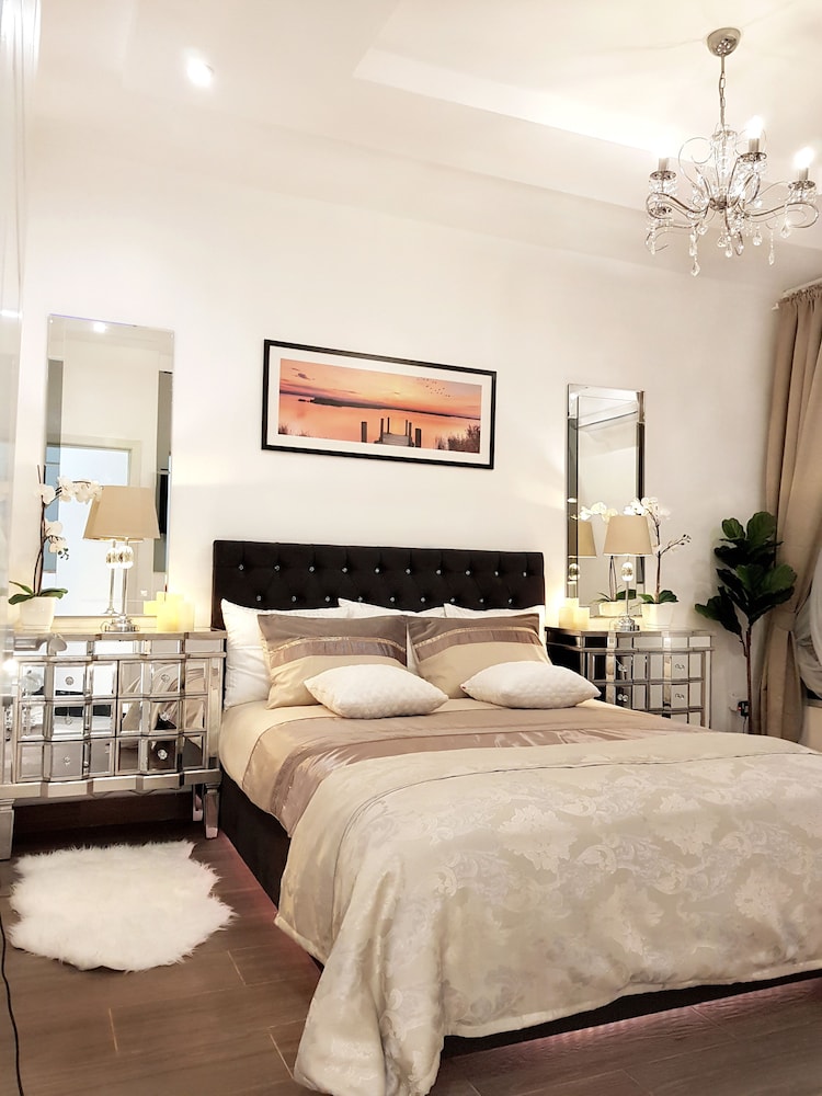 Prestige Villa 8/21