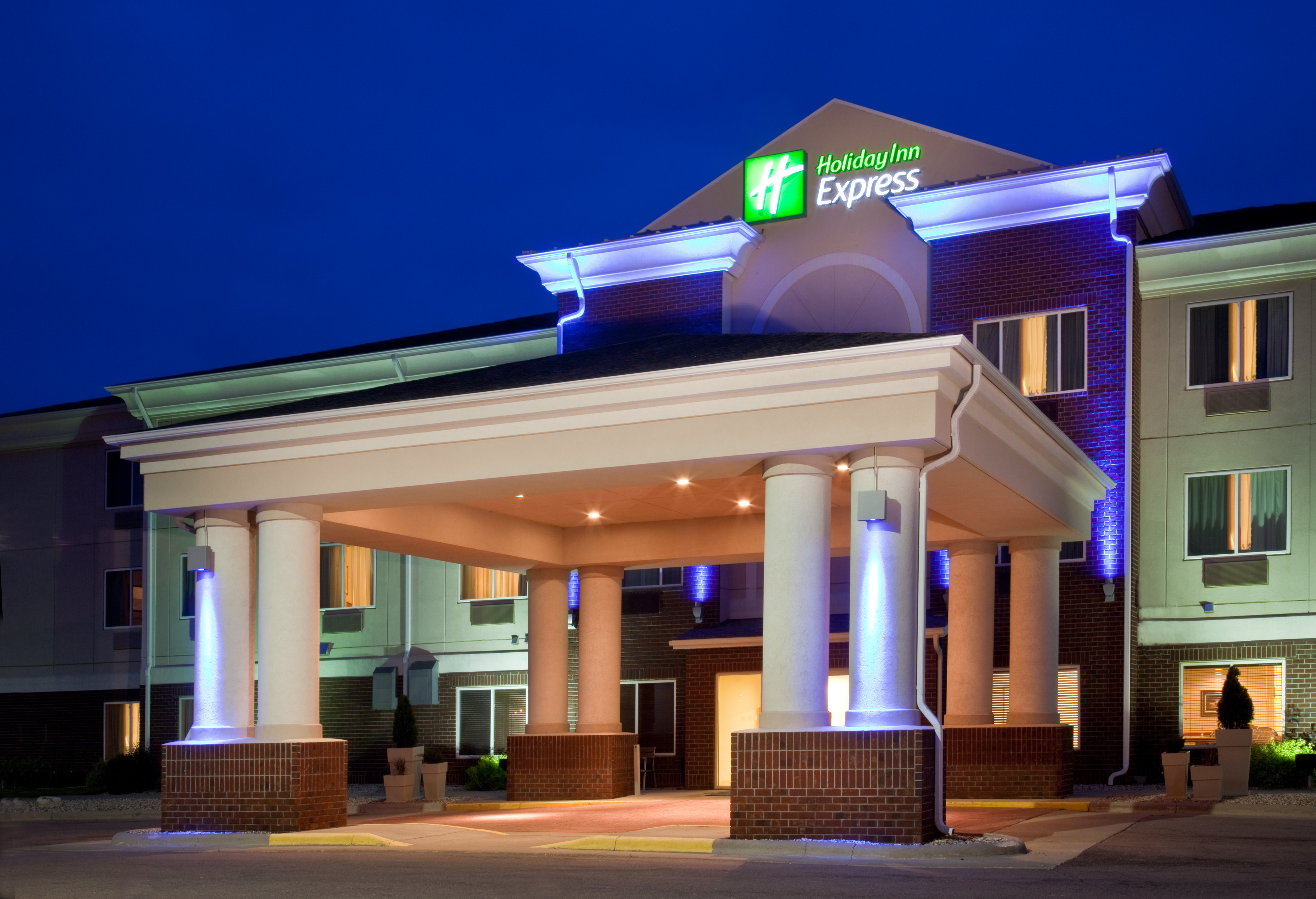 Holiday Inn Express Hotel Suites Vermillion 2/40