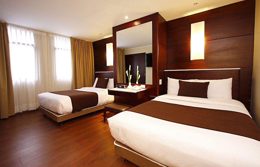 HOTEL REINA ISABEL 13/64