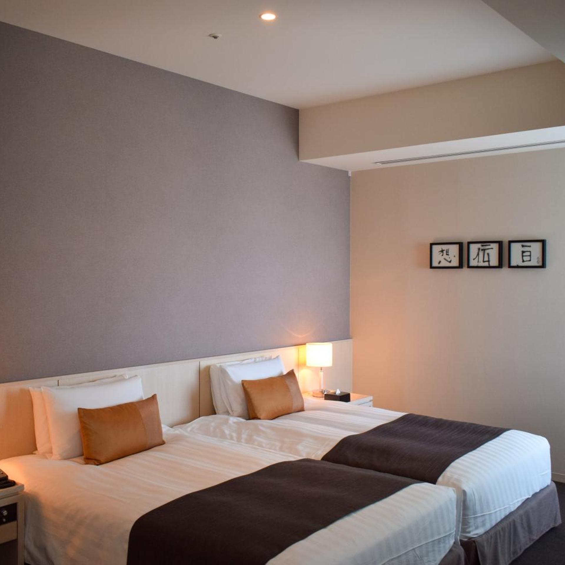 Universal, Twin Beds, No View