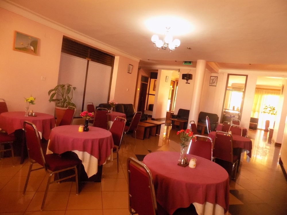 Entebbe Travelle'rs Inn 36/50