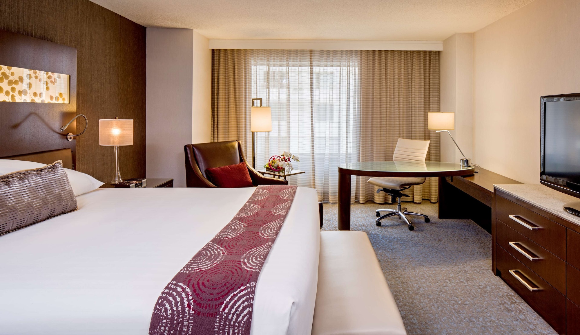 ROOM, QUEEN BED