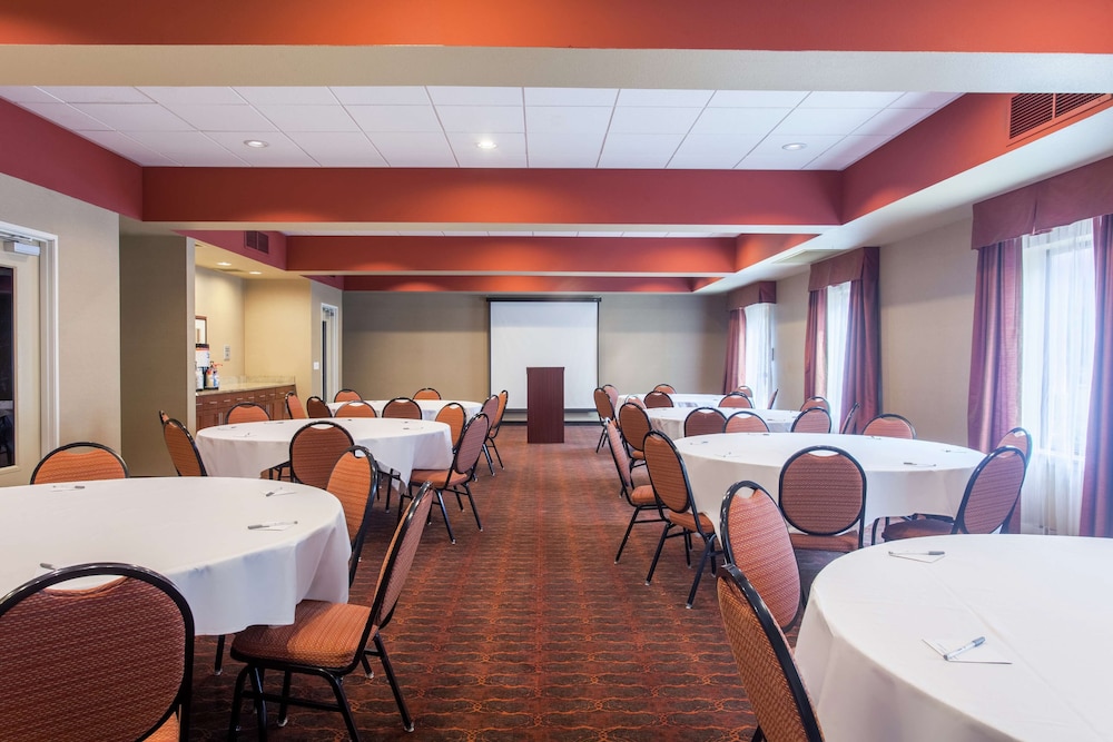 Hampton Inn and Suites Seattle-Airport/28th Ave 29/31