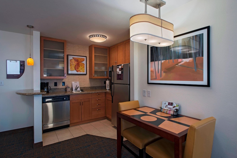 Residence Inn Bryan College Station 32/37