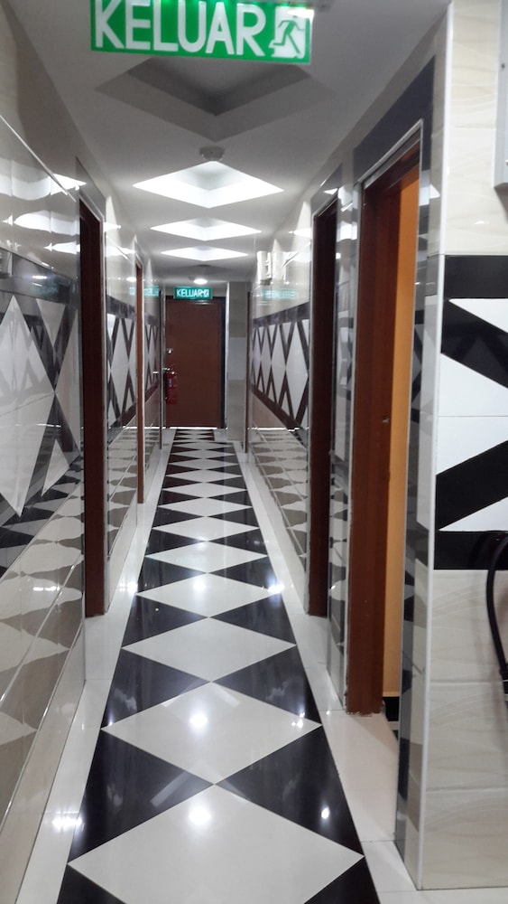 Kota Damansara Business Hotel 11/34