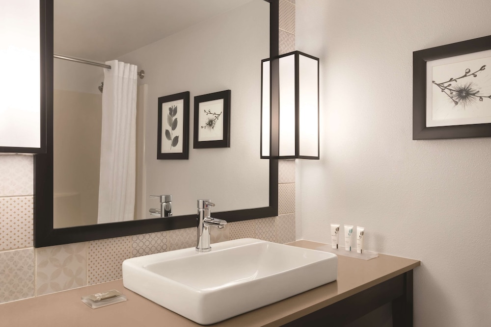 Country Inn Suites By Radisson Orlando Airport Fl 27/28