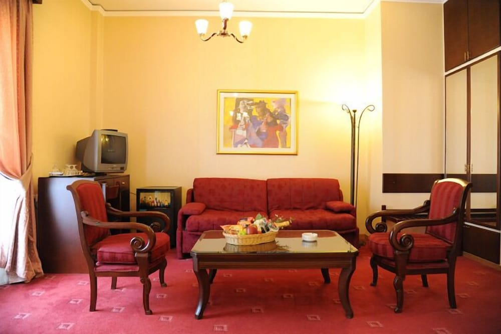 Rex Hotel 39/48
