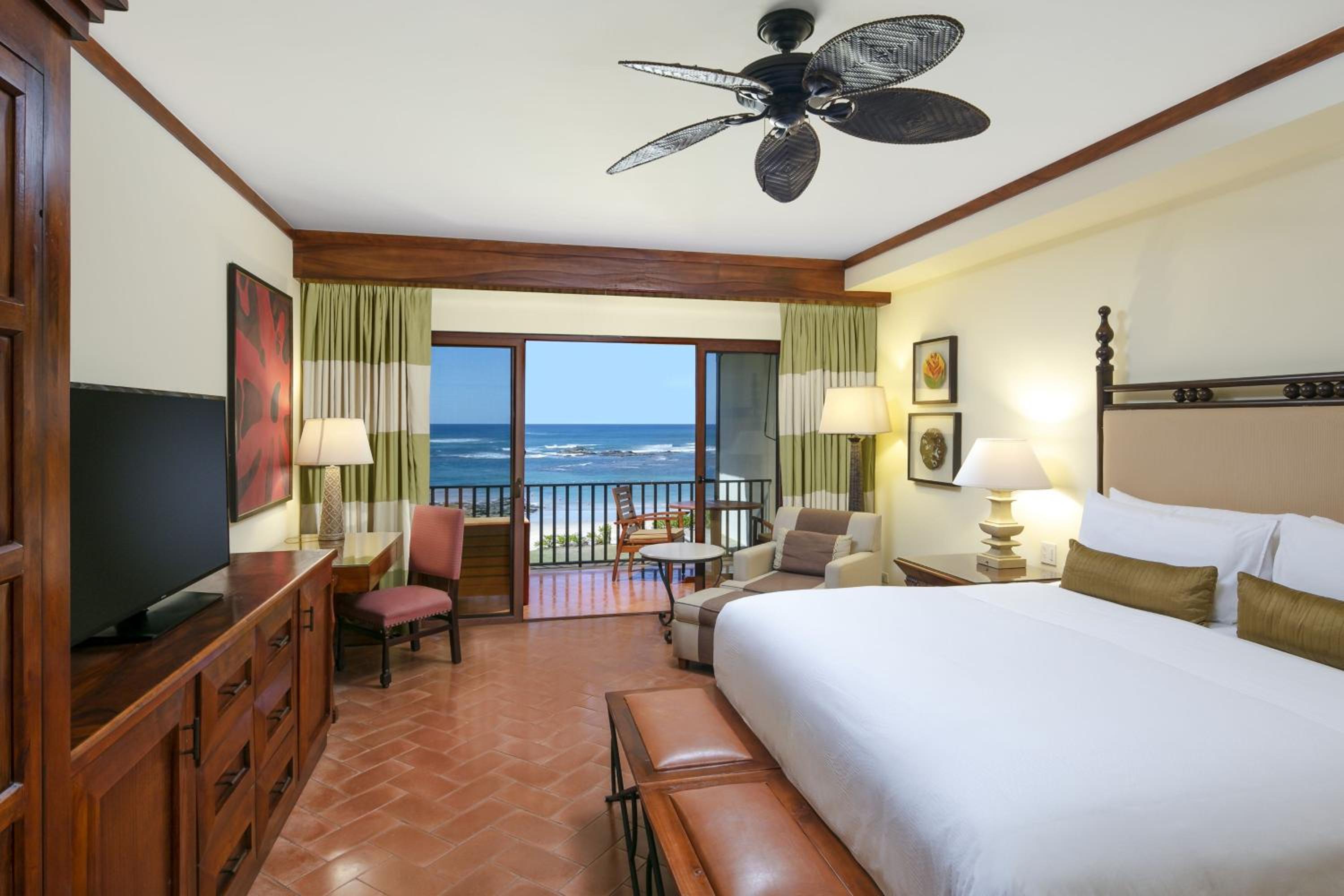 Guest Room, King Bed, Ocean Front, Balcony