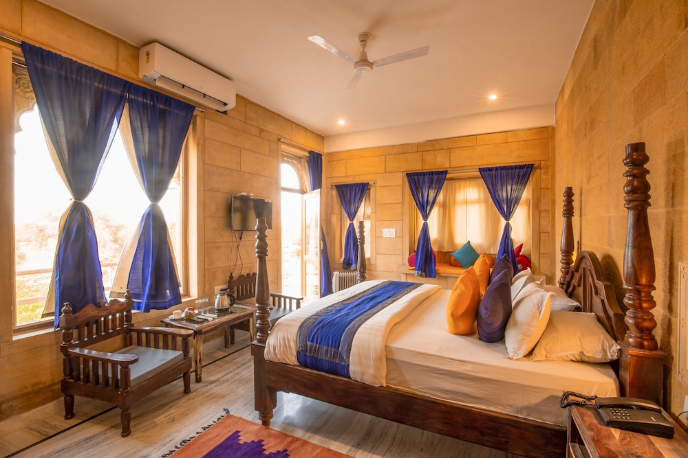 DELUXE, DOUBLE BED