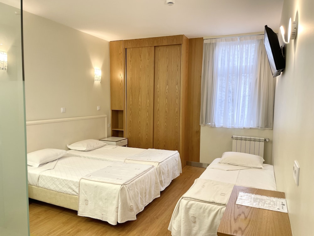 SUPERIOR, TRIPLE, 3 BEDS