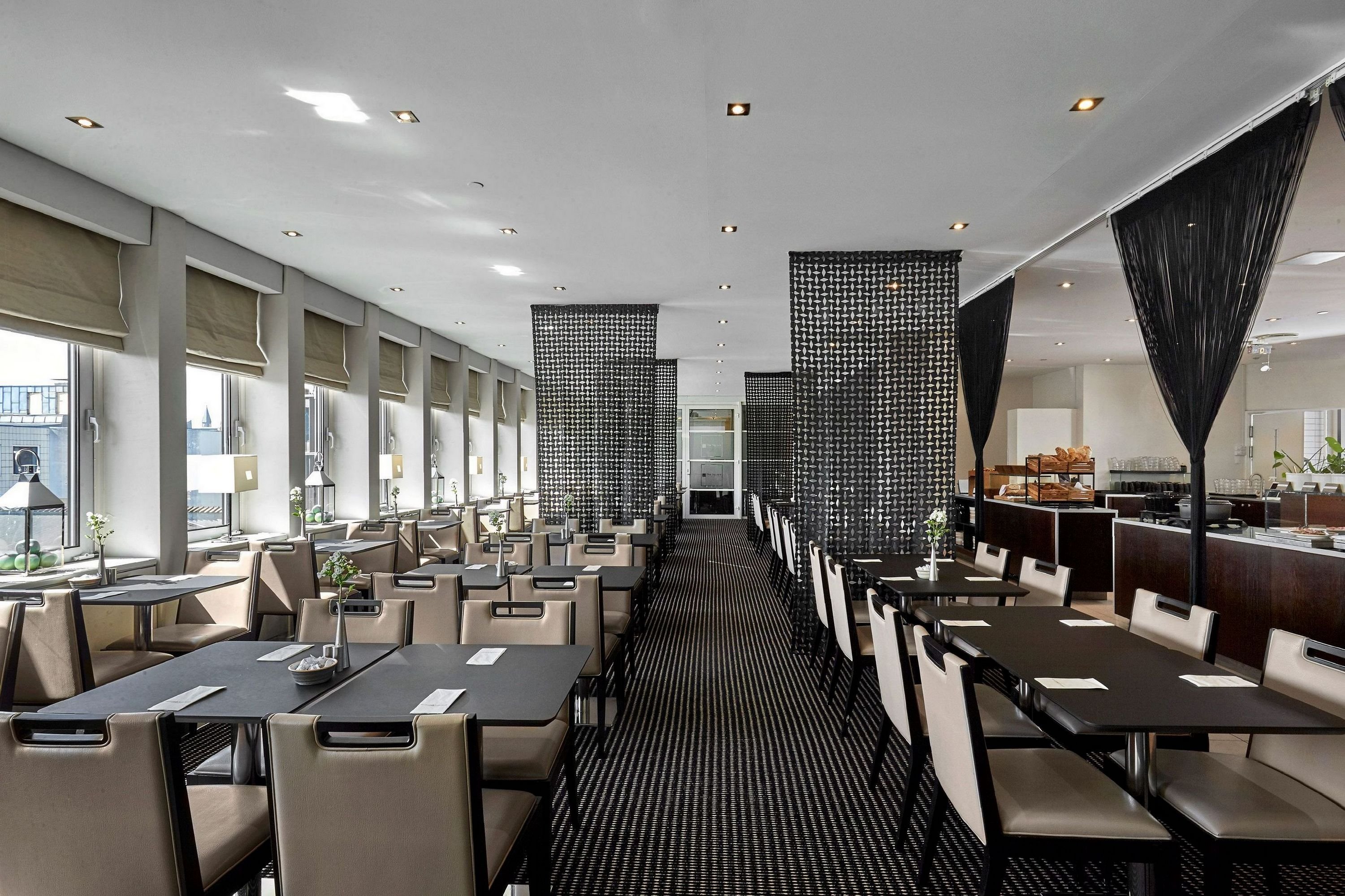 Square Hotel 40/43