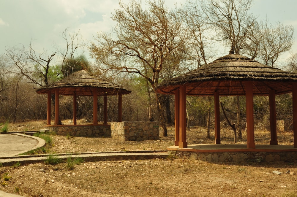 JAISAMAND ISLAND RESORT 62/67