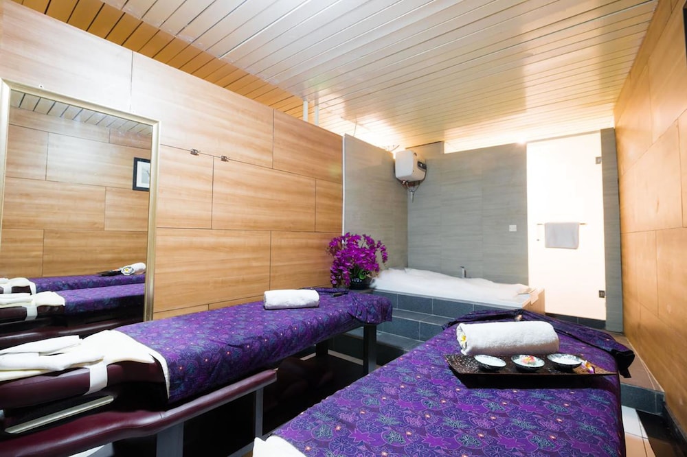 KUTABEX BEACH FRONT HOTEL 33/53