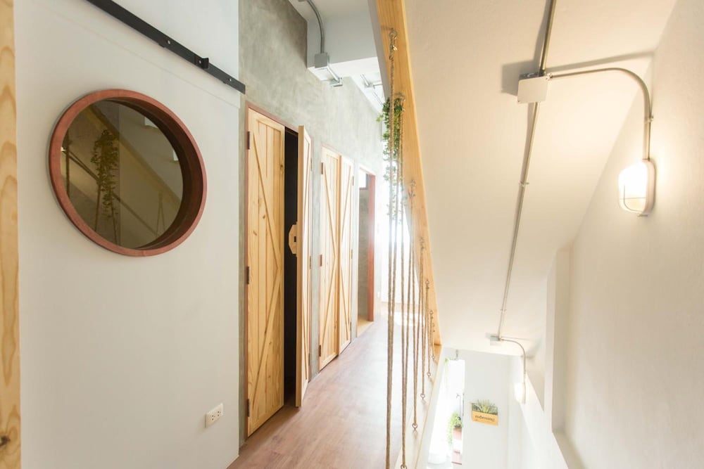 Barn And Bed Hostel 50/50