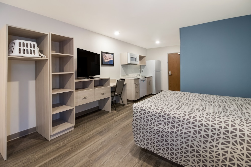 WoodSpring Suites Detroit Madison Heights 8/22