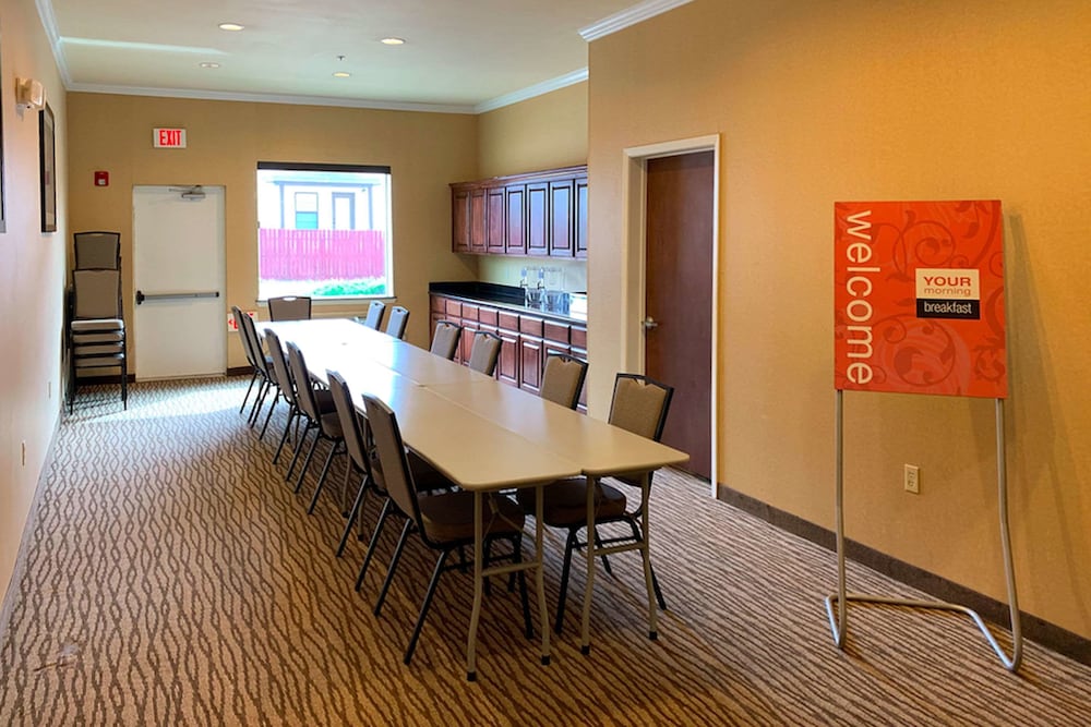 Comfort Suites Texas Ave. 22/28