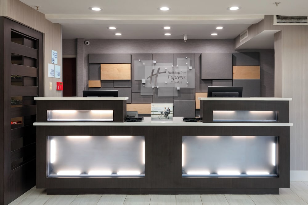 Holiday Inn Express Hotel & Suites Milton East I-10 7/73
