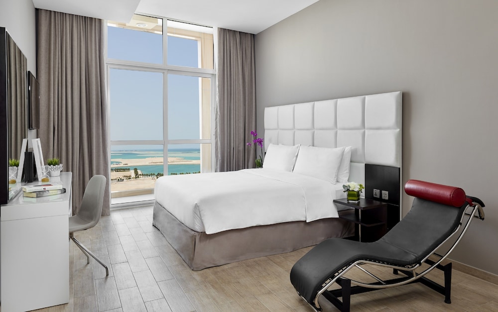 Staybridge Suites Doha Lusail 16/56