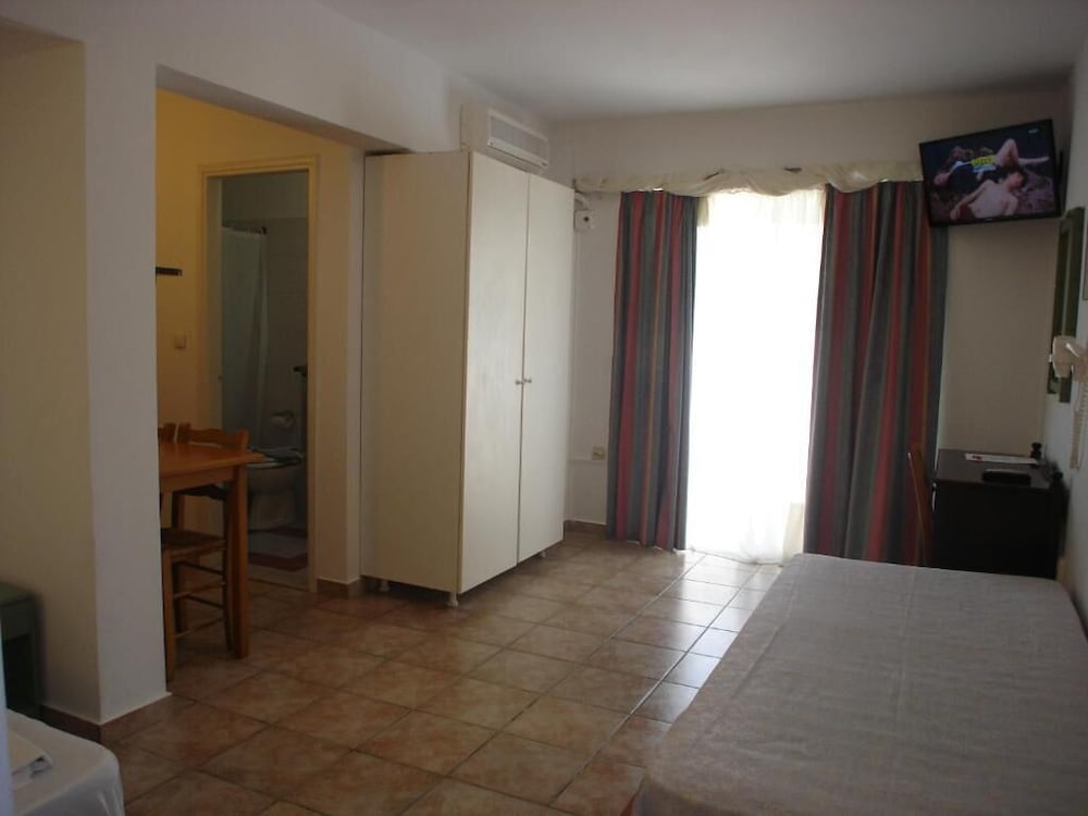 Semi Basement, Economy, Basement, 1 Double and 1 Single Bed، Andromeda Hotel Apartments 3/3