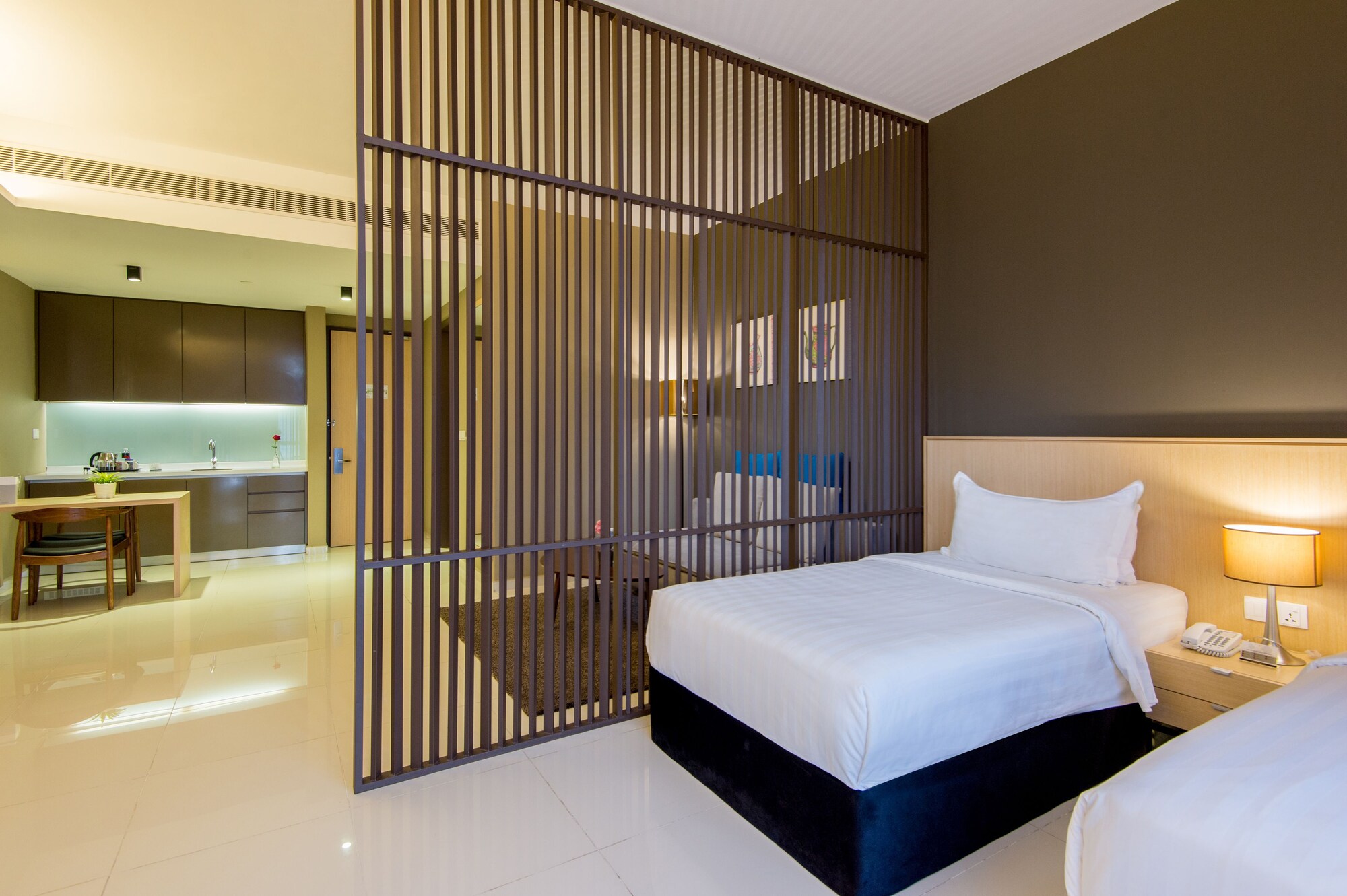 JUNIOR SUITE, TWIN BEDS, CITY VIEW