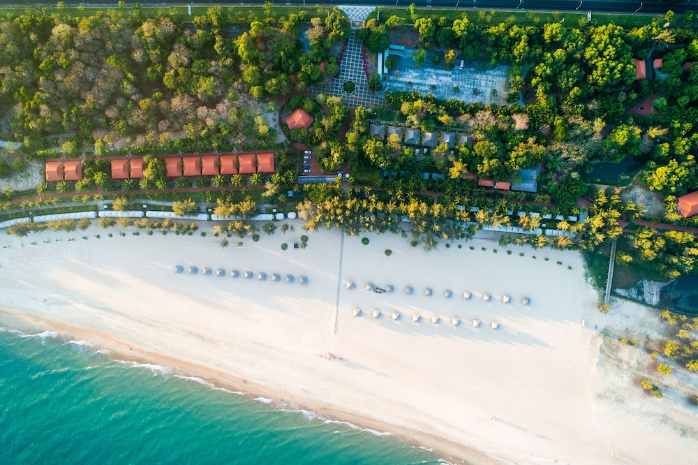 Seava Ho Tram Beach Resort (ex Saigon Ho Coc Beach Seaside Resort and Hotel) 36/40