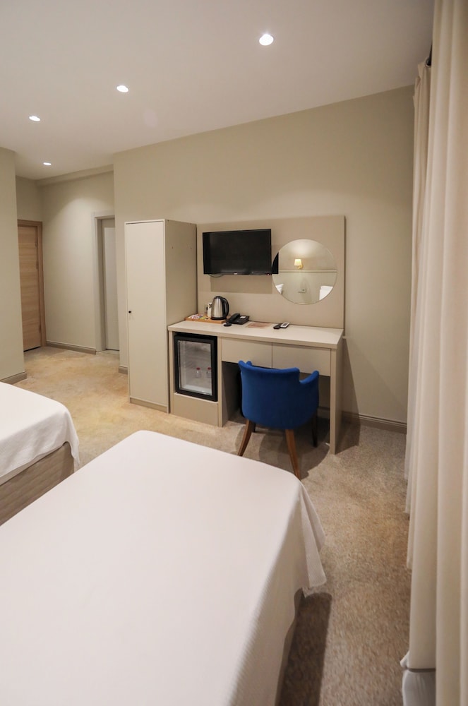 Dove Hotel 9/47