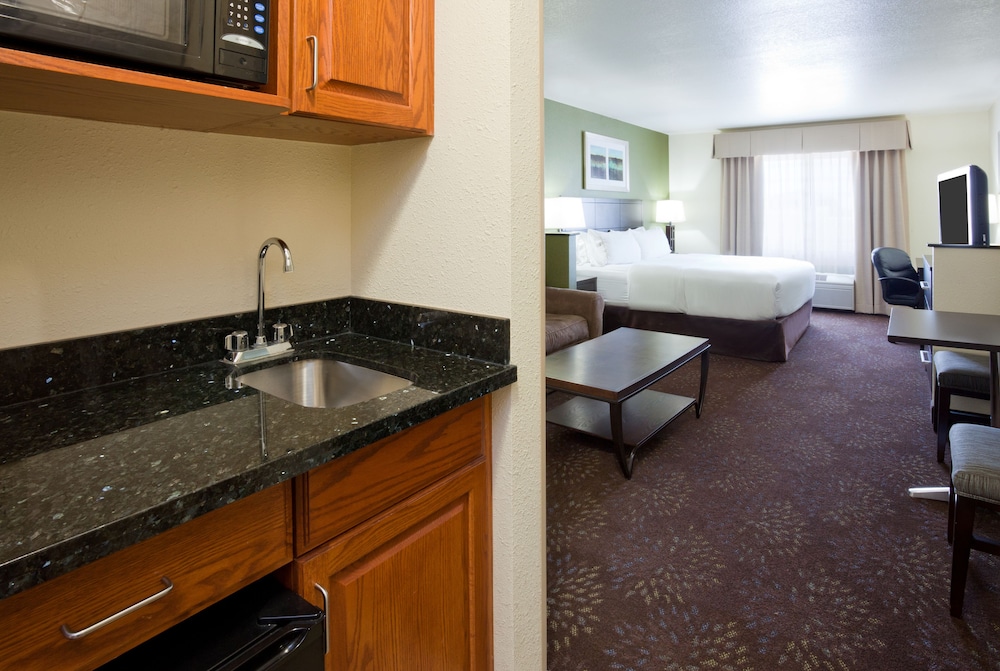 Holiday Inn Express Hotel Suites Aberdeen 19/61