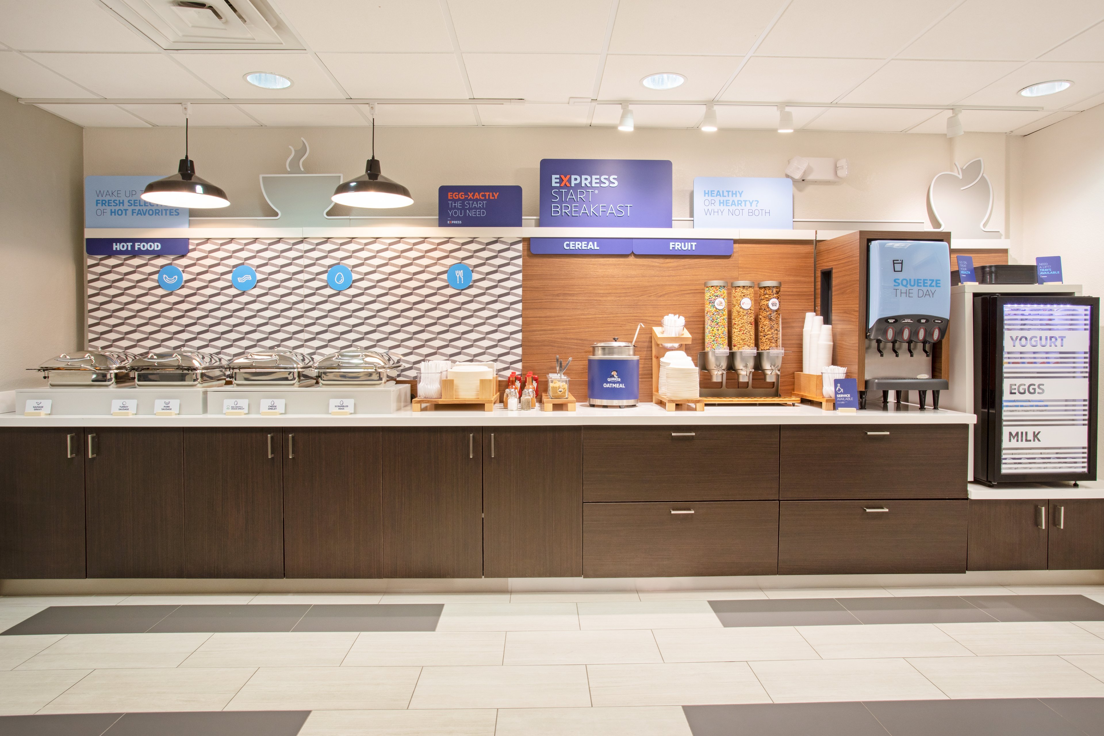 Holiday Inn Express & Suites Phoenix - Glendale Sports Dist 10/63