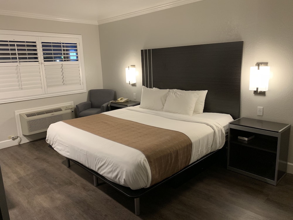 Sand Castle Inn 32/59