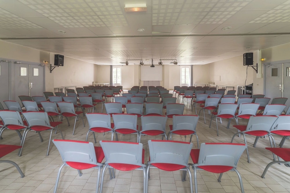 Club Domaine de Chateau Laval 36/49