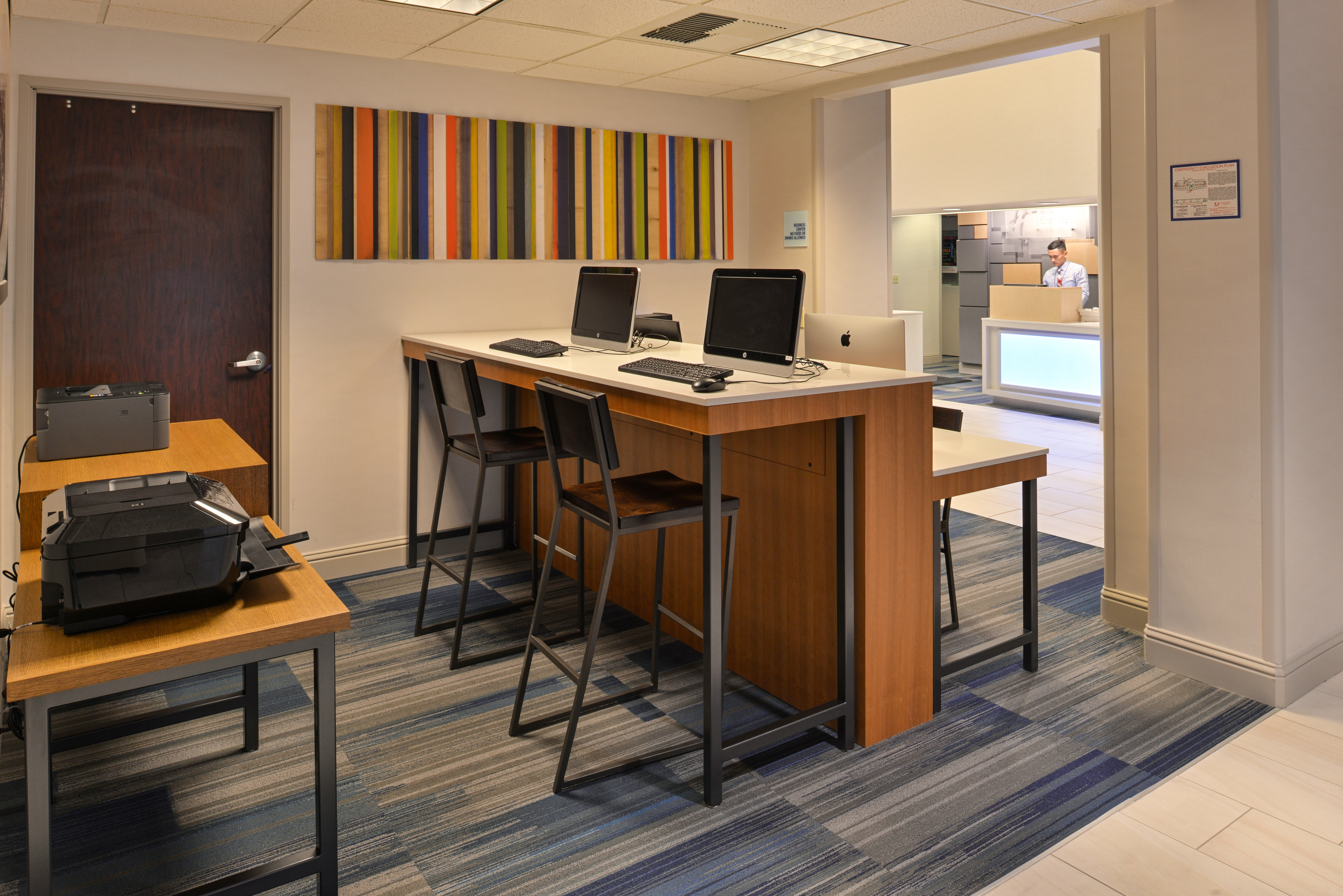 Holiday Inn Express Woodland 46/53