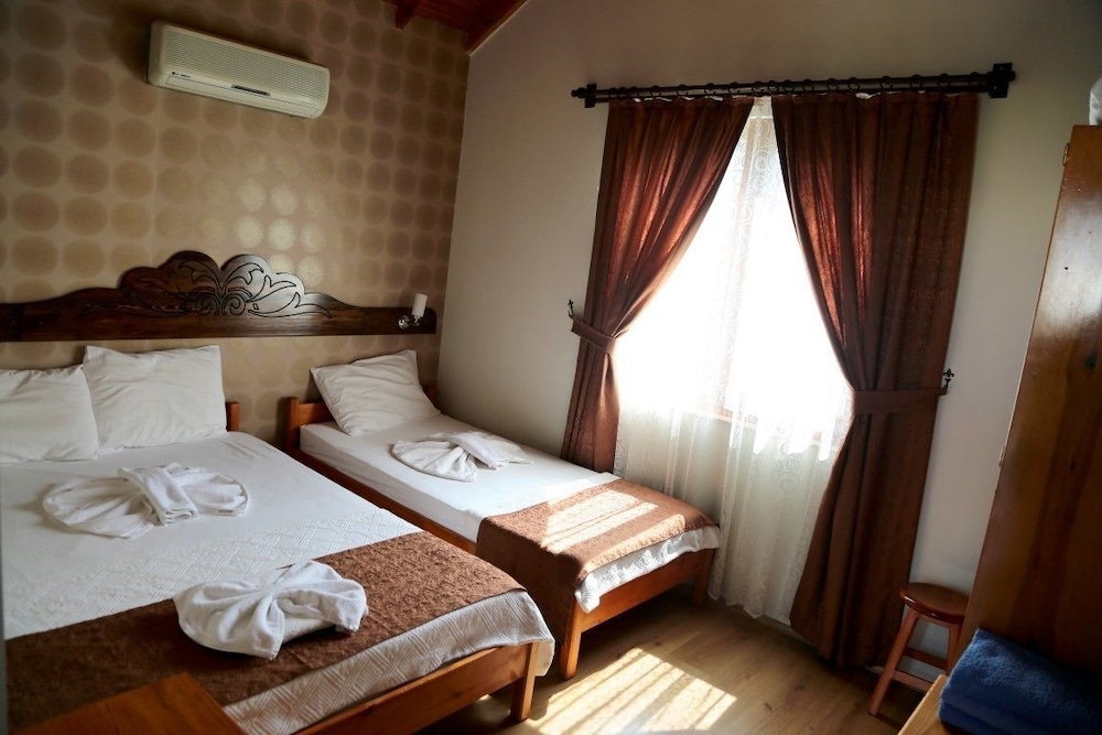 Arkadas Hotel 2/33