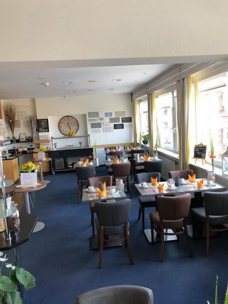 Hotel Peterchens Mondfahrt 30/36