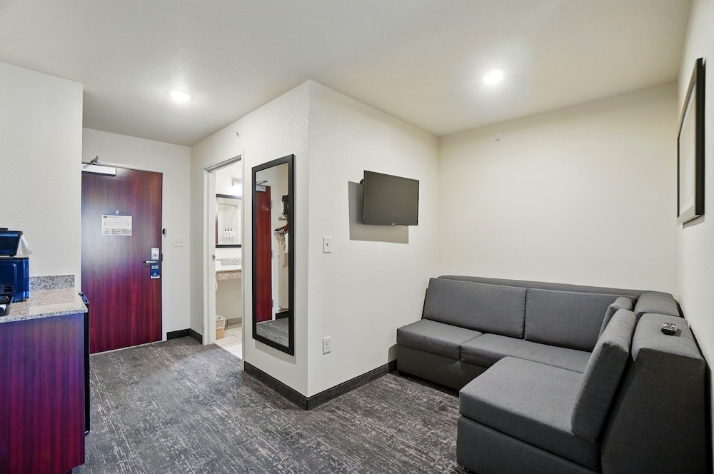 Cobblestone Hotel & Suites - Russells Point at Indian Lake 26/50