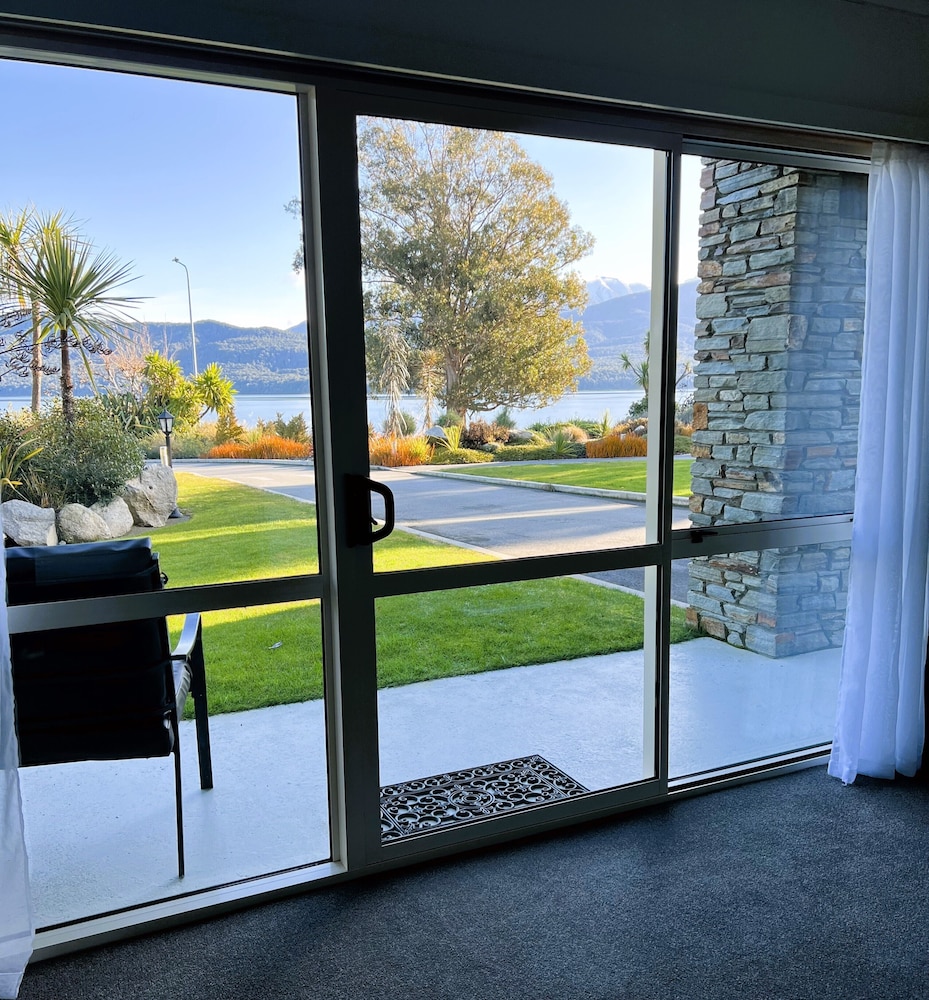 Fiordland Lakeview Motel and Apartments 32/67