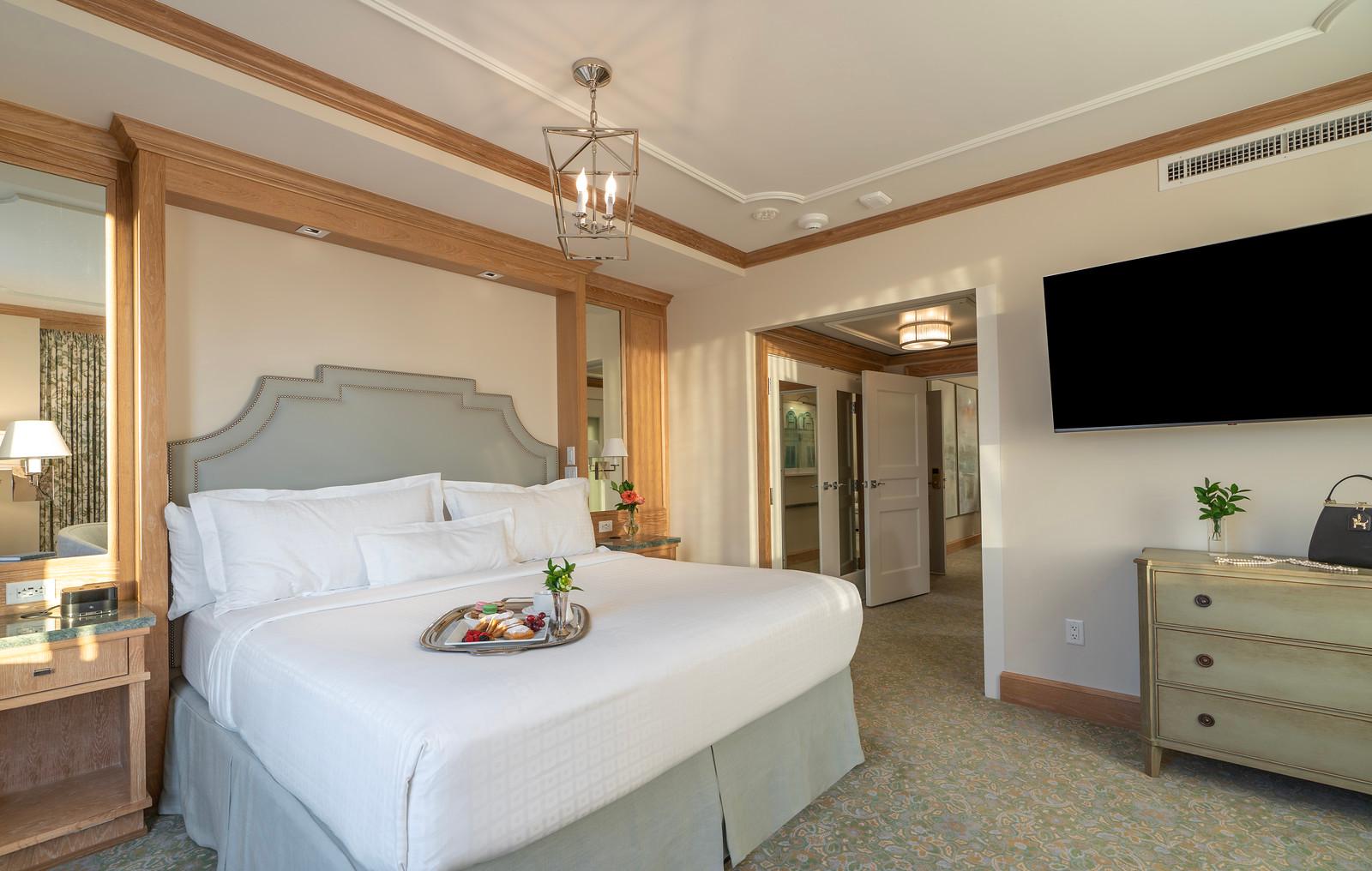 French Quarter, Suite, Sofa, Iberville Tower
