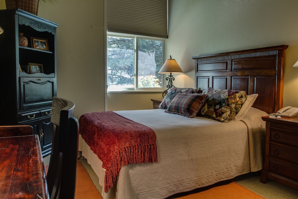 Lodge at Vail Rock Resorts 36/81