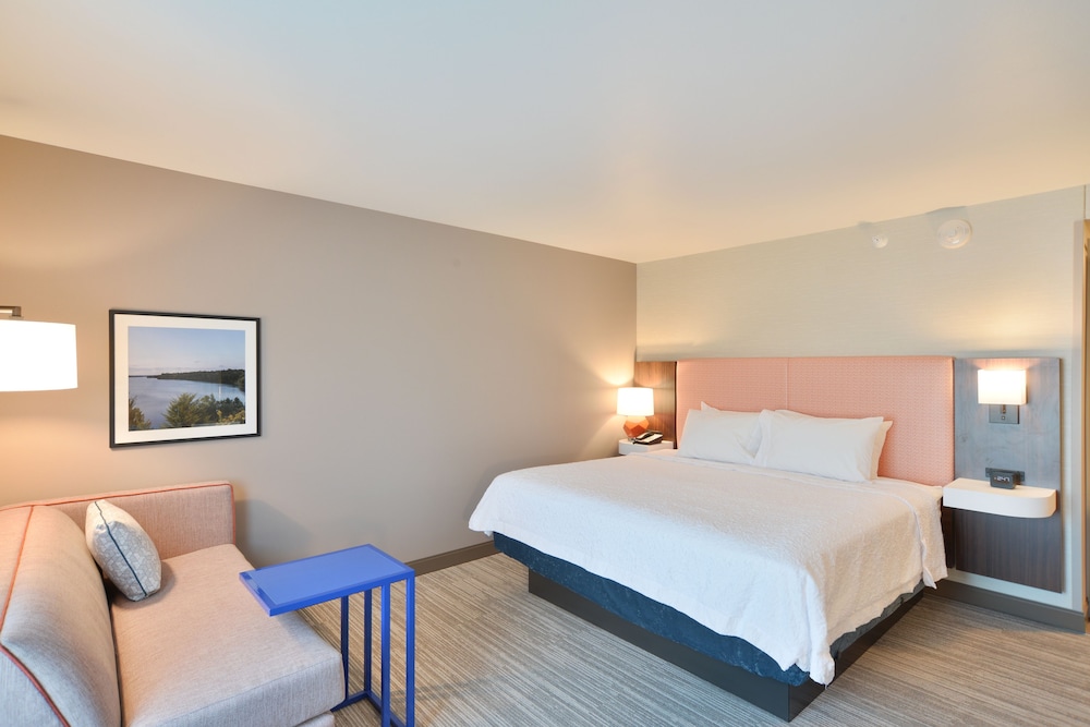 Hampton Inn & Suites Menomonie-UW Stout 17/39