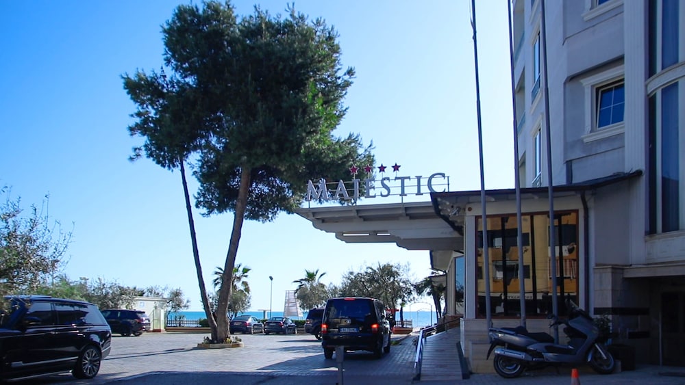 Majestic Hotel 40/50