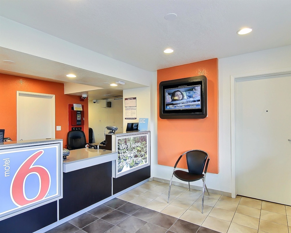 Motel6 Palmdale, CA 16/60