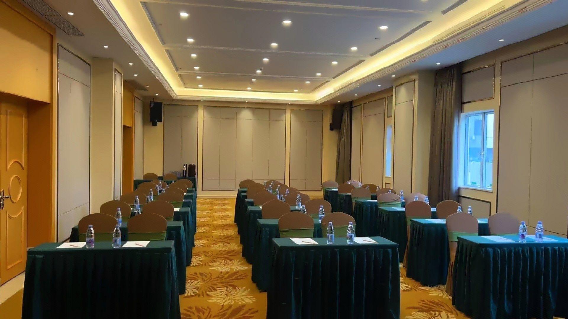 Vienna Hotel (Zhongshan Rainbow Avenue) 46/58