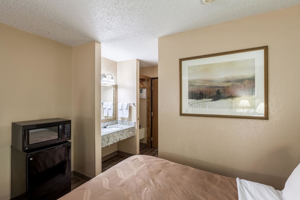 QUALITY INN ALLEN - PLANO EAST 23/37