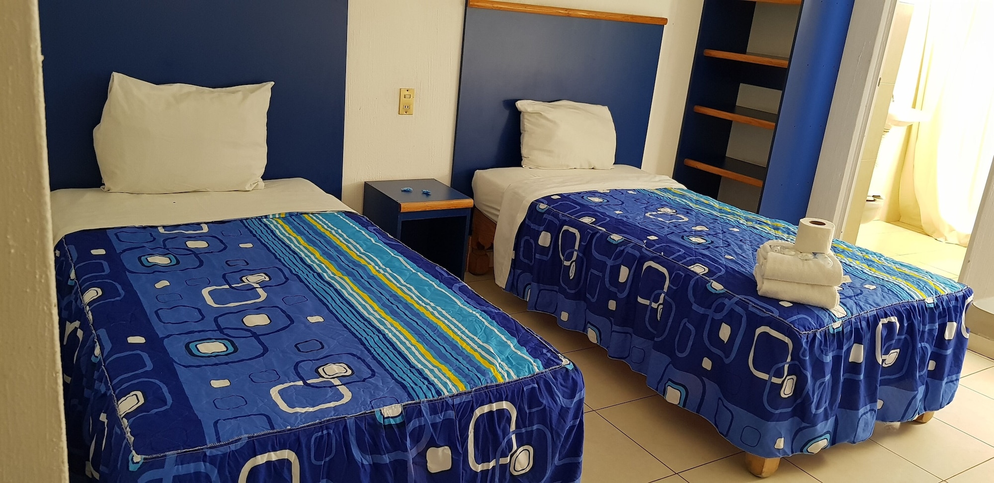 EXECUTIVE, TWIN BEDS