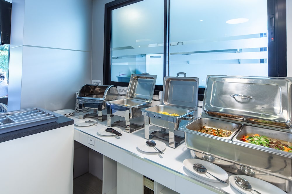 Rung Aroon Hotel By Le Siri 50/50