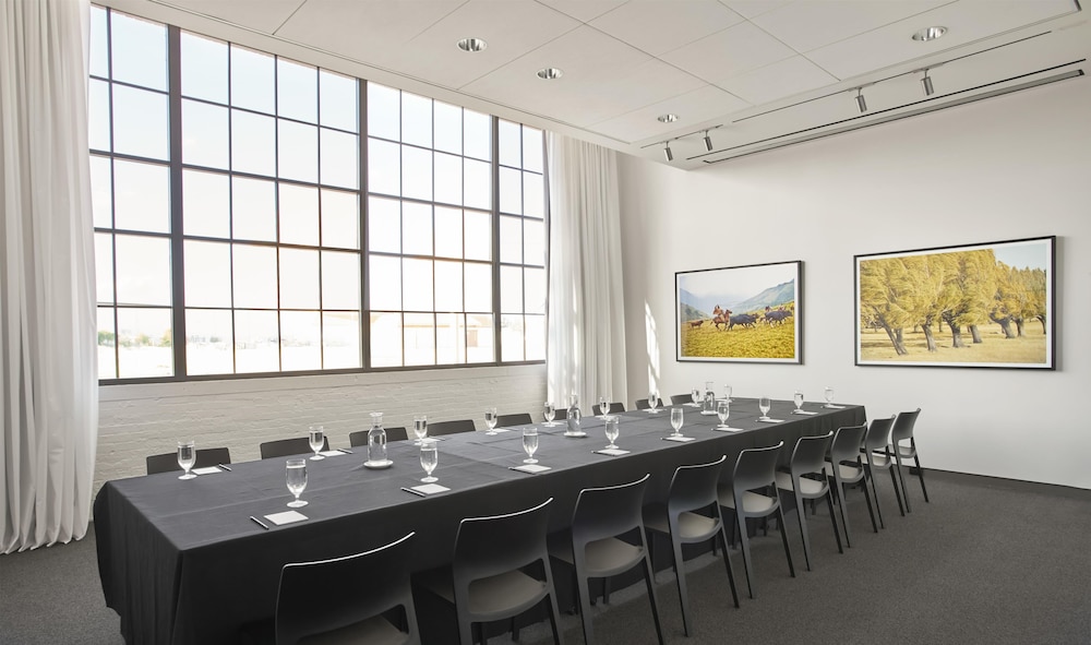Fordson Hotel Unbound Collection by Hyatt 58/65