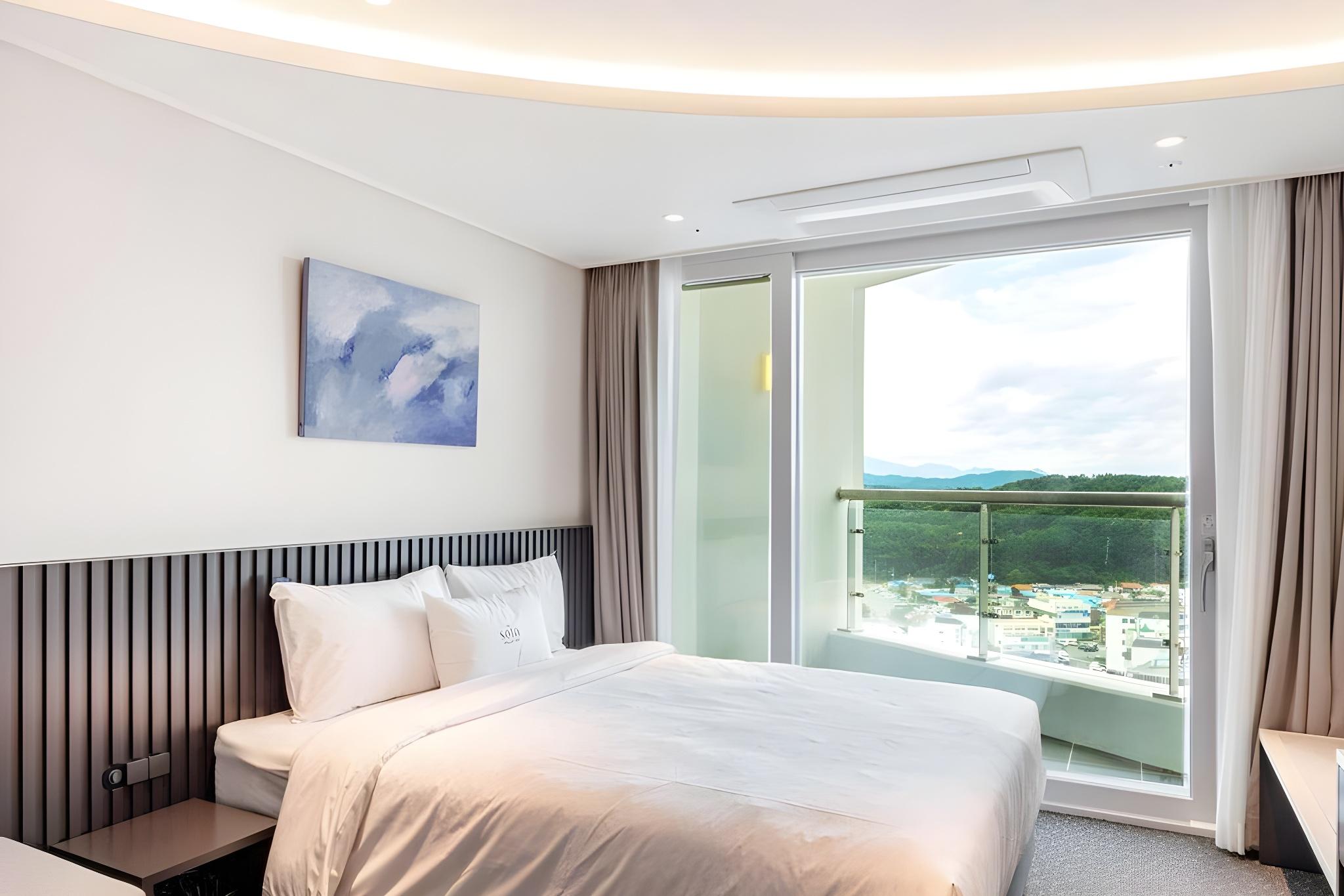 Mountain, Superior, Queen Bed
