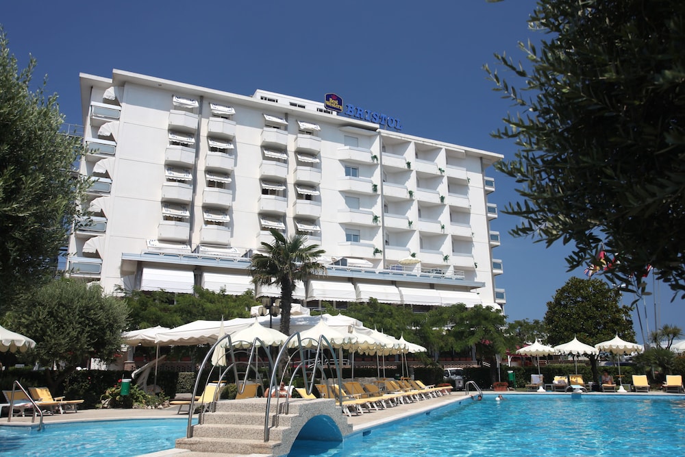 Hotel Bristol 2/69